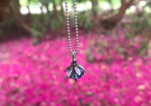 Load image into Gallery viewer, Flower Pendant