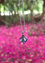Load image into Gallery viewer, Flower Pendant
