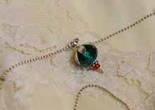 Load image into Gallery viewer, Flower Pendant