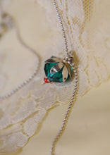 Load image into Gallery viewer, Flower Pendant