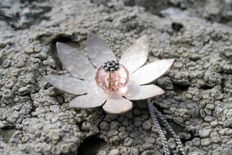 Water lily necklace